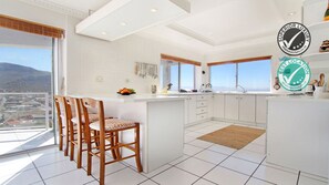 Executive Apartment | Private kitchen | Full-size fridge, microwave, oven, stovetop - Crows Nest Fish Hoek Bay (Cape Town)