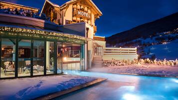 Piscina coperta, piscina all'aperto