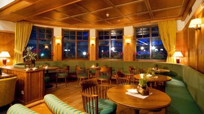 Bar (on property) - Alpin & Vital Hotel La Perla (Castelrotto)