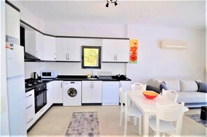 Villa | Eigene Küche | Großer Kühlschrank, Mikrowelle, Ofen, Herdplatte