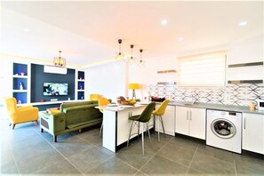 Villa | Zona de estar | Una televisión de pantalla plana