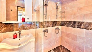 Villa | Badezimmer