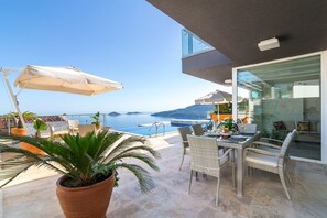 Villa | Terrace/patio