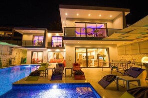 Front of property – evening/night