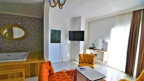 Apartment, 2 Schlafzimmer | Wohnbereich | Flachbildfernseher