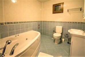 Villa, 3 Bedrooms | Bathroom