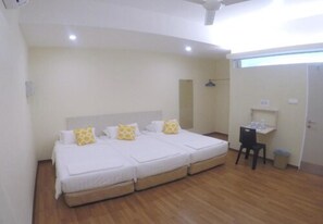 Desk, iron/ironing board, free WiFi, bed sheets - 1acs Residence (Kuching)