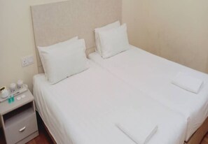 Desk, iron/ironing board, free WiFi, bed sheets - 1acs Residence (Kuching)