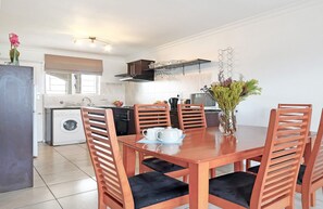 Apartment | Living area | Flat-screen TV