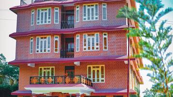 Façana frontal de l'allotjament