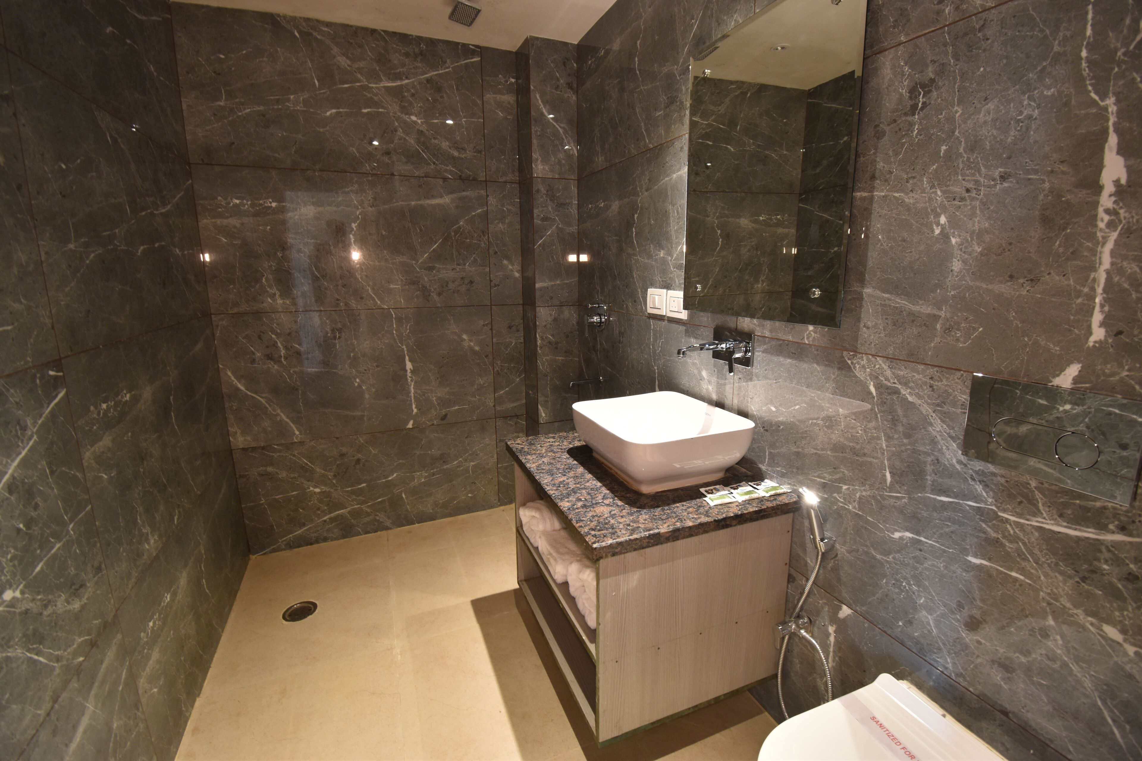 Shower, free toiletries