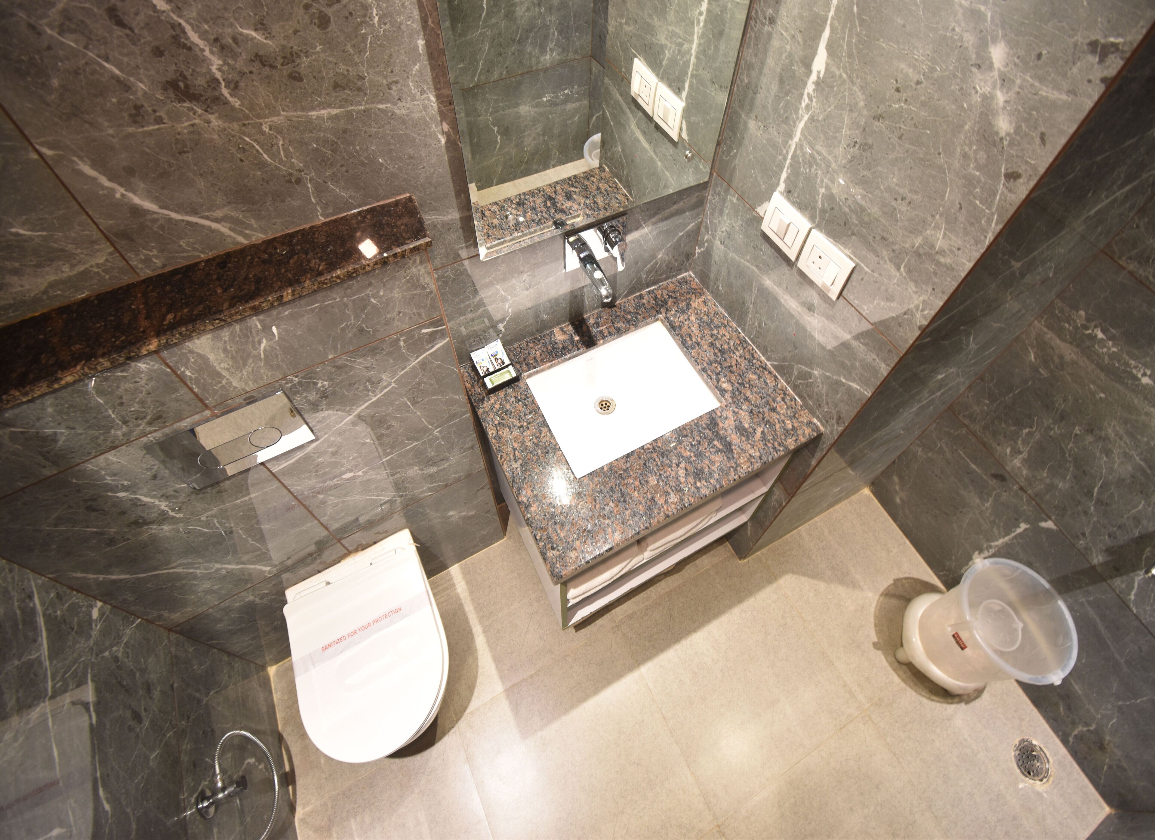 Shower, free toiletries