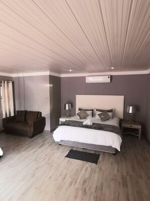 Premium bedding, individually decorated, individually furnished - Botle Ba Afrika Lodge (Vereeniging)