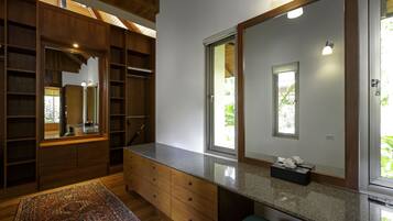 Villa (5 Bedrooms) | 5 bedrooms, in-room safe, desk, laptop workspace