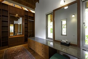 Huvila (5 Bedrooms) | 5 makuuhuonetta, tallelokero huoneessa, työpöytä