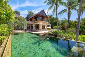 Outdoor pool, free cabanas, pool umbrellas - Villa Praison (Si Sunthon)