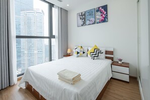 Luxury Apartment, 2 Bedrooms, City View, Tower | Premium bedding, down comforters, memory foam beds - Luxury Apartment Vinhomes Skylake (Hanoi)