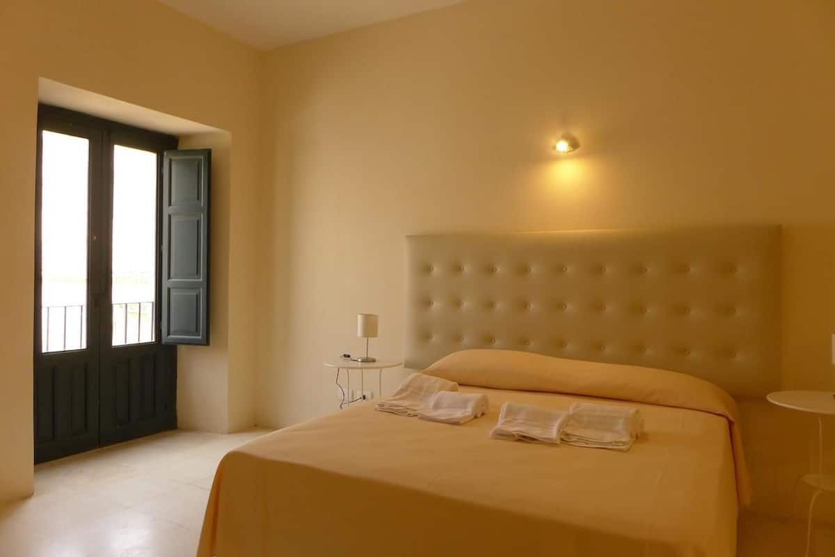 Minibar, in-room safe, individually decorated, individually furnished