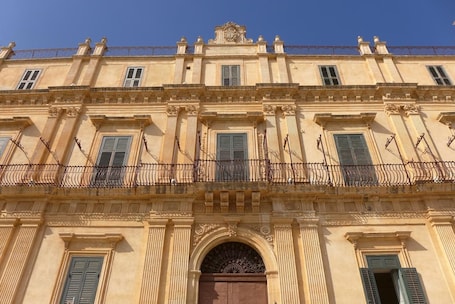 Fachada de la propiedad