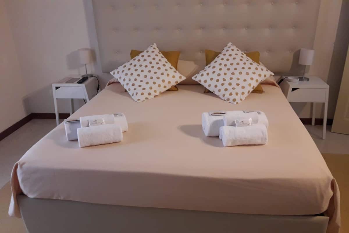 Minibar, in-room safe, individually decorated, individually furnished