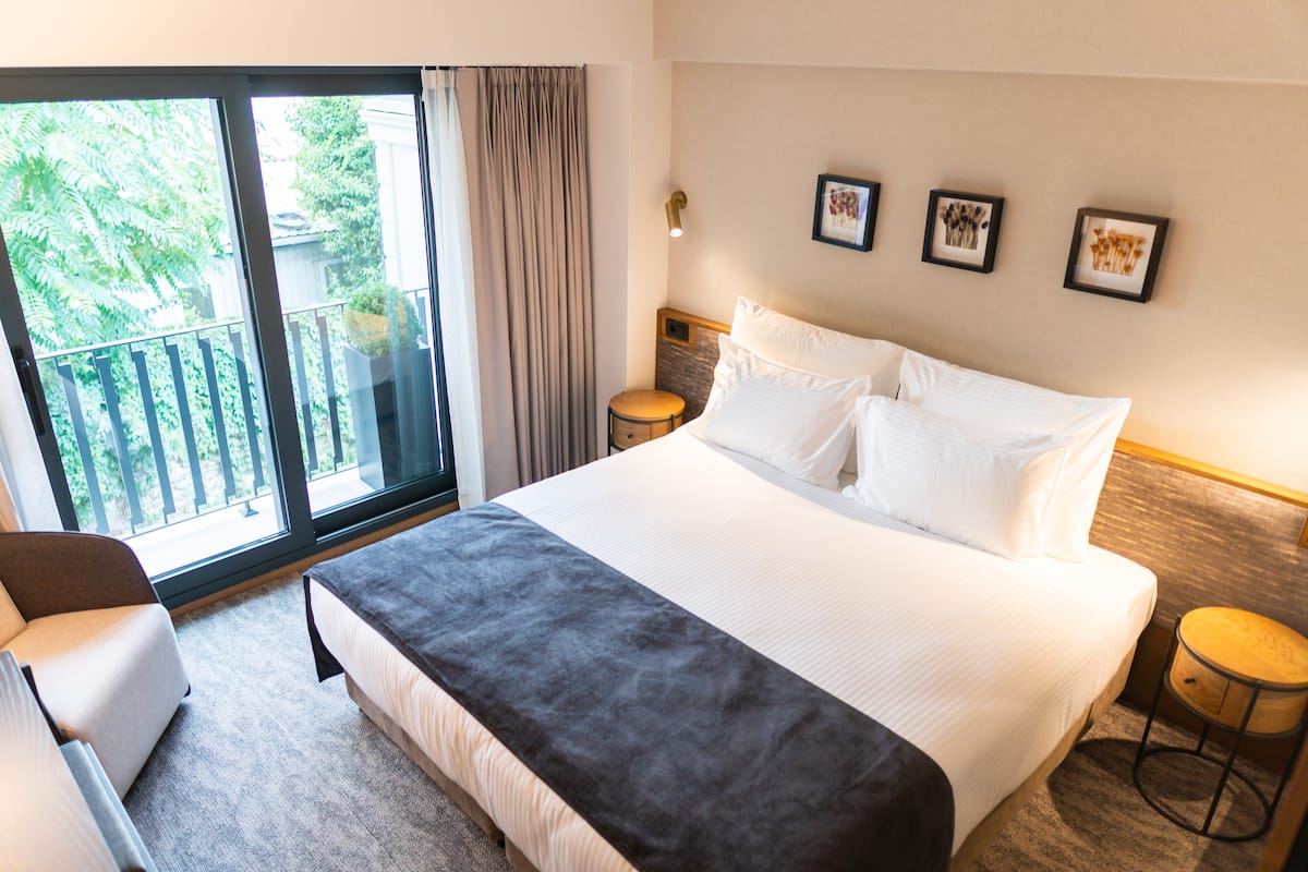 2 bilik tidur, peralatan tempat tidur premium, bar mini