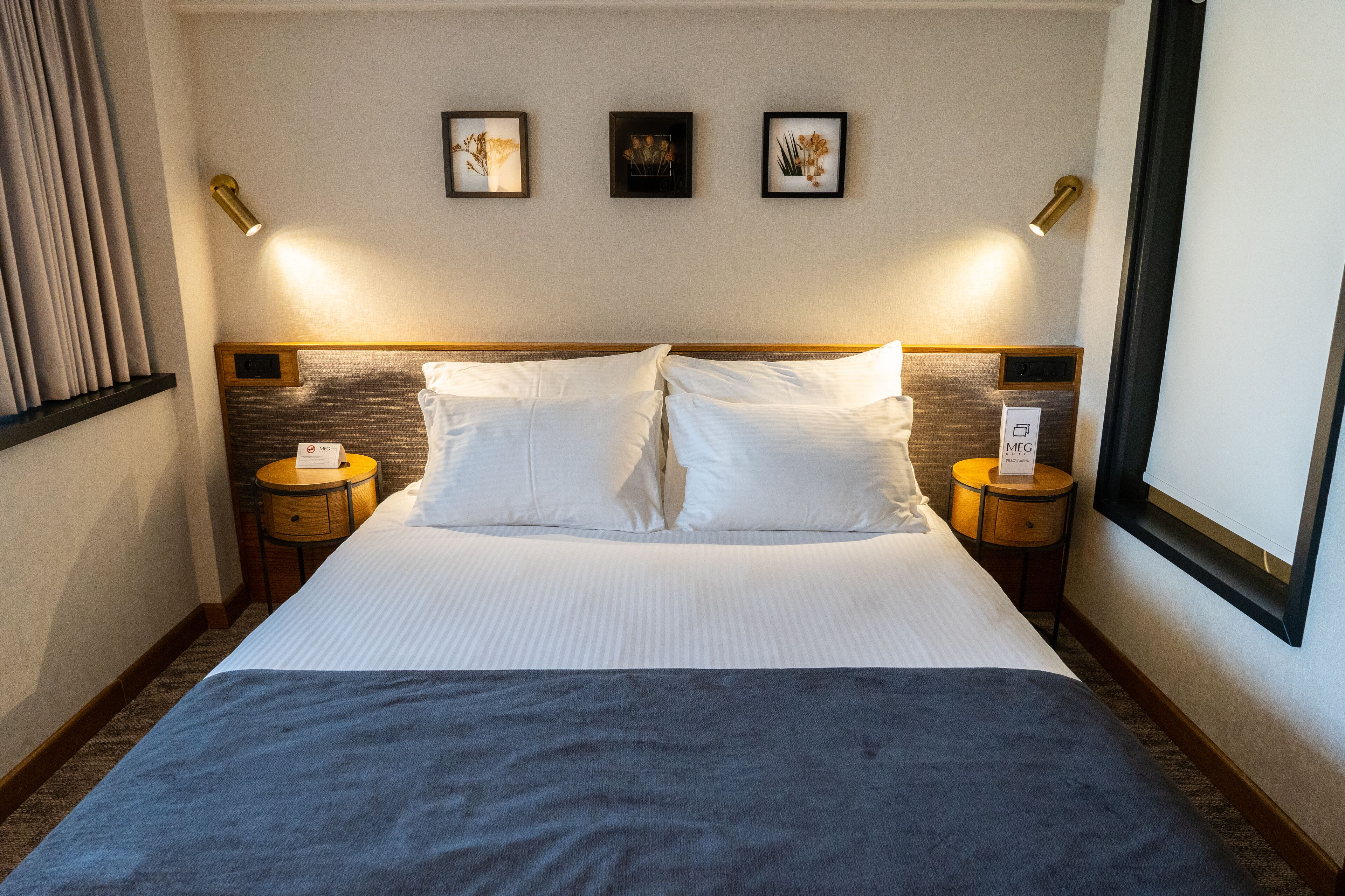 2 bedrooms, premium bedding, minibar, in-room safe