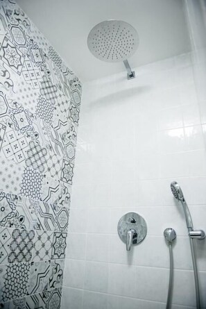 Deluxe Double Room | Bathroom