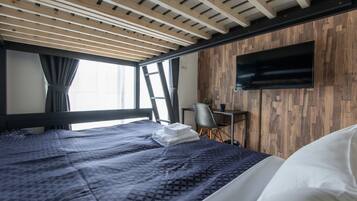 Bunk bed Twin | 1 bedroom, desk, blackout drapes, free WiFi