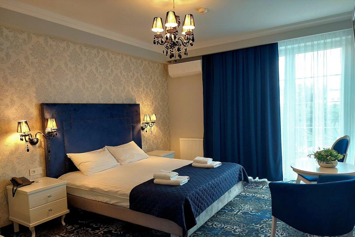 Double Room | Television