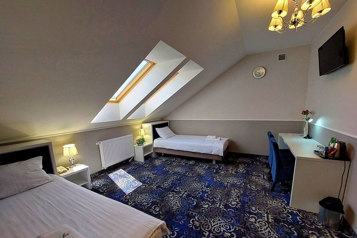 Twin kamer | Een bureau, gratis wifi, beddengoed
