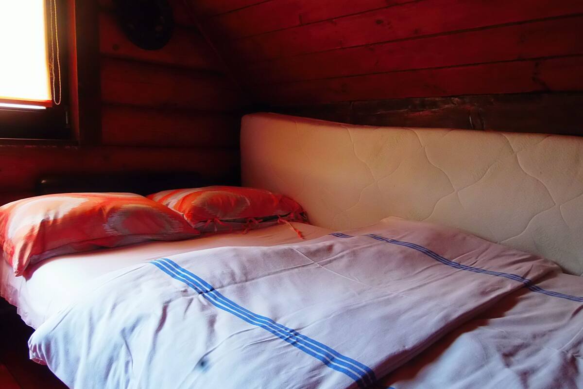 ChaumiĂšre familiale | 3 chambres, dĂ©cor unique, ameublement unique, rideaux dâobscurcissement