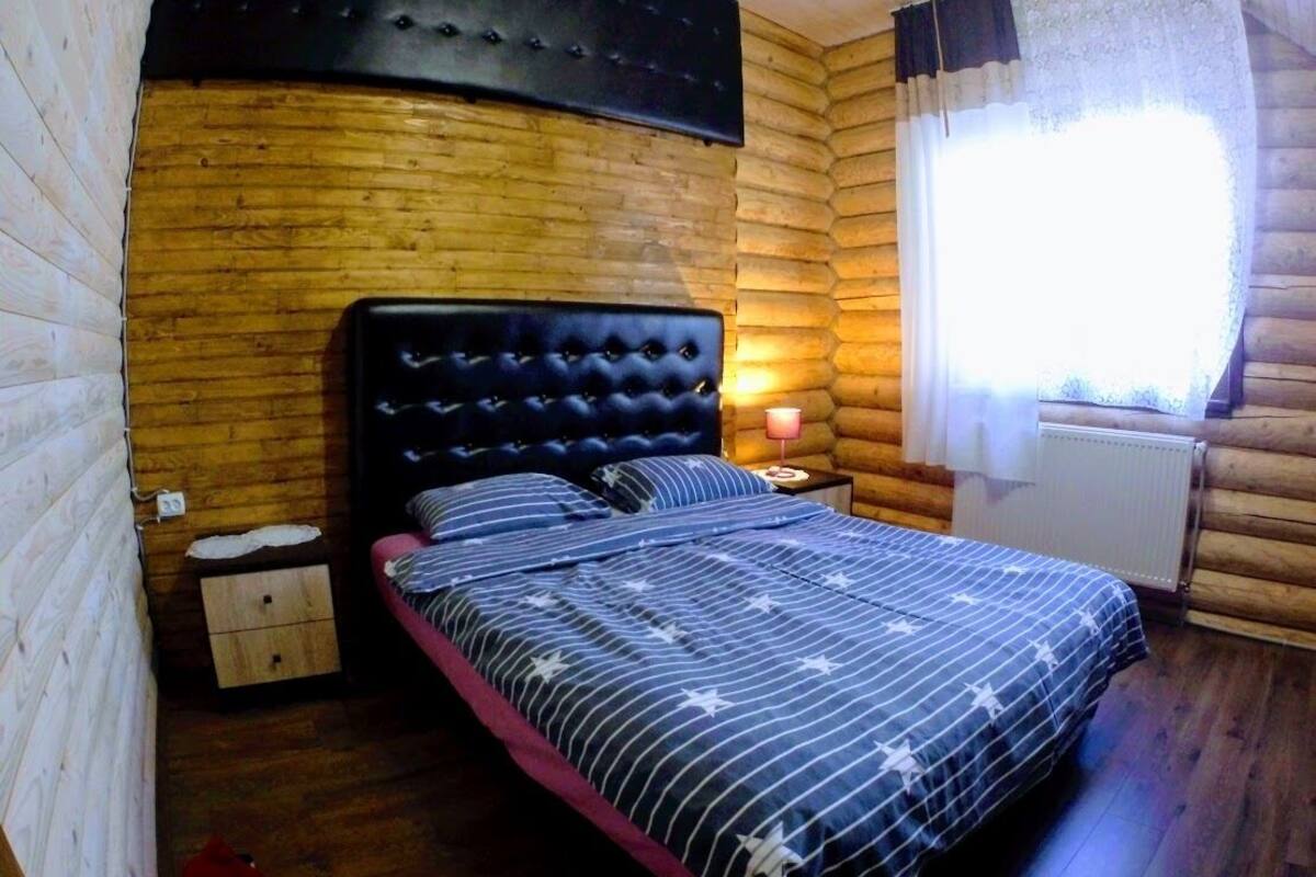 ChaumiĂšre Confort | 3 chambres, dĂ©cor unique, ameublement unique, rideaux dâobscurcissement