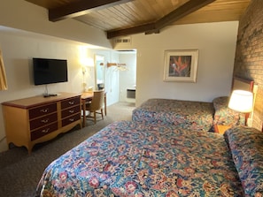1 bedroom, desk, laptop workspace, blackout drapes - Dunes Inn (Alamosa)