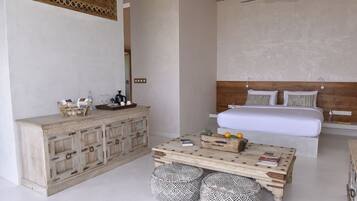 Room | In-room safe, blackout curtains, free WiFi, bed sheets