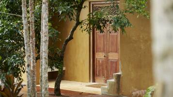 In-room safe, blackout curtains, free WiFi, bed sheets