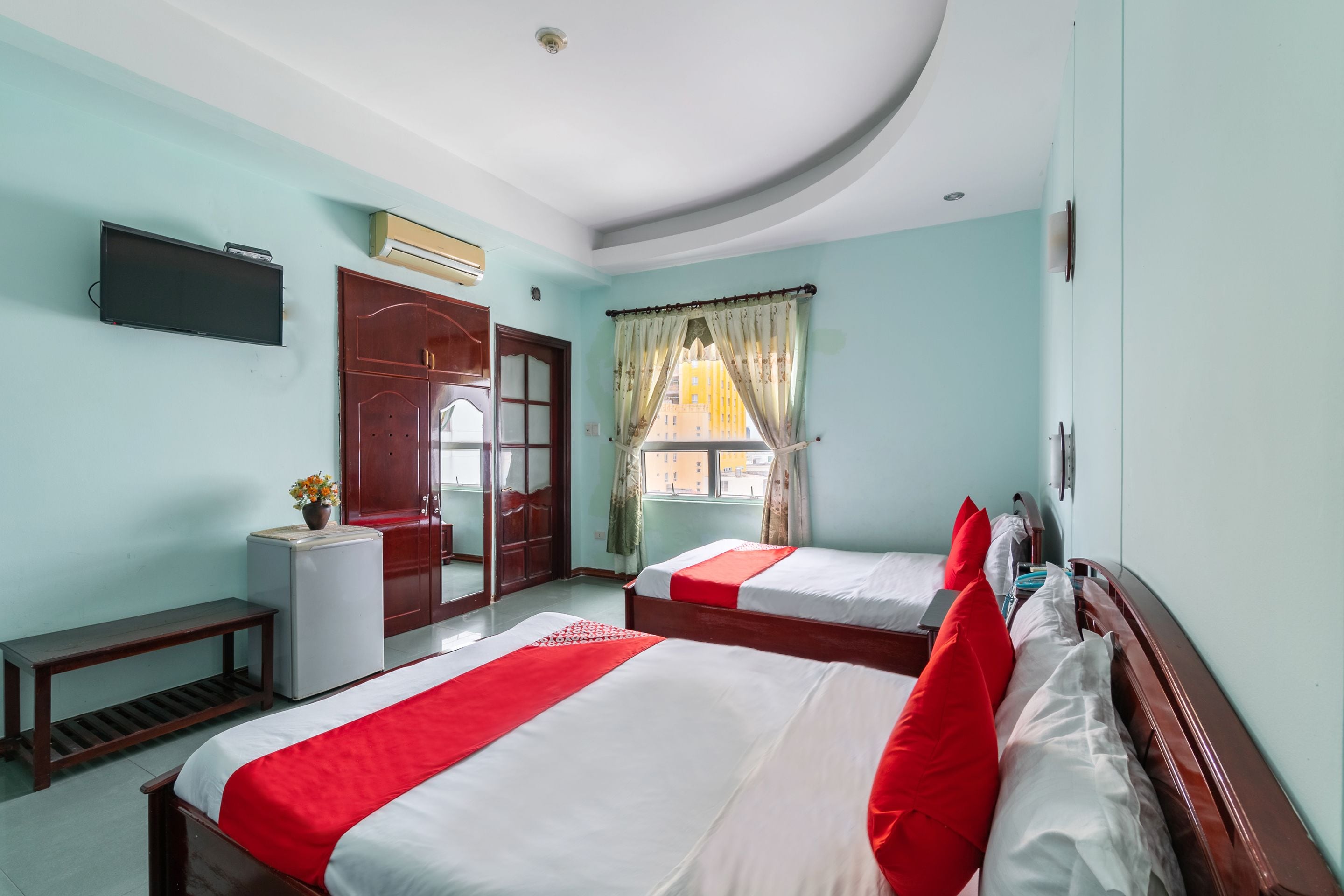 superior quadruple room | minibar, desk, free wifi