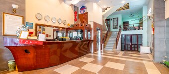 Super OYO 266 Golden Gate