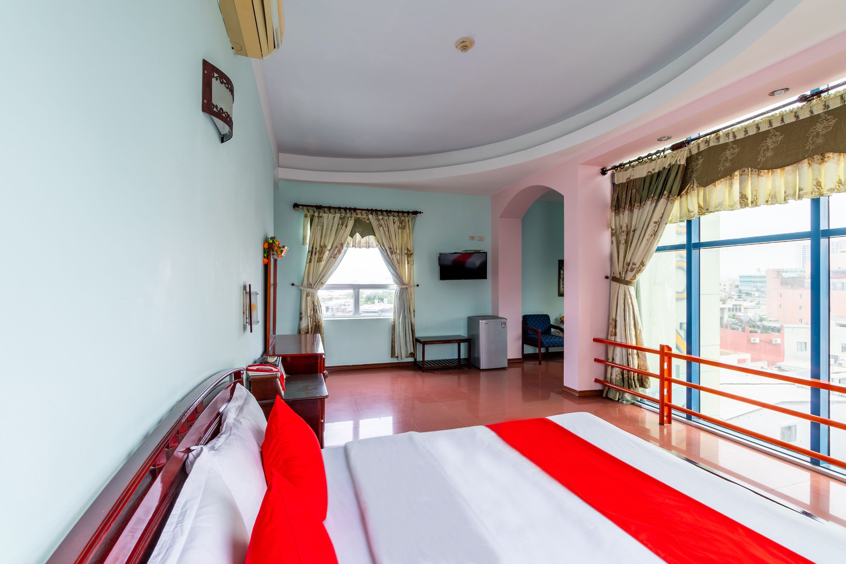 deluxe double room | minibar, desk, free wifi