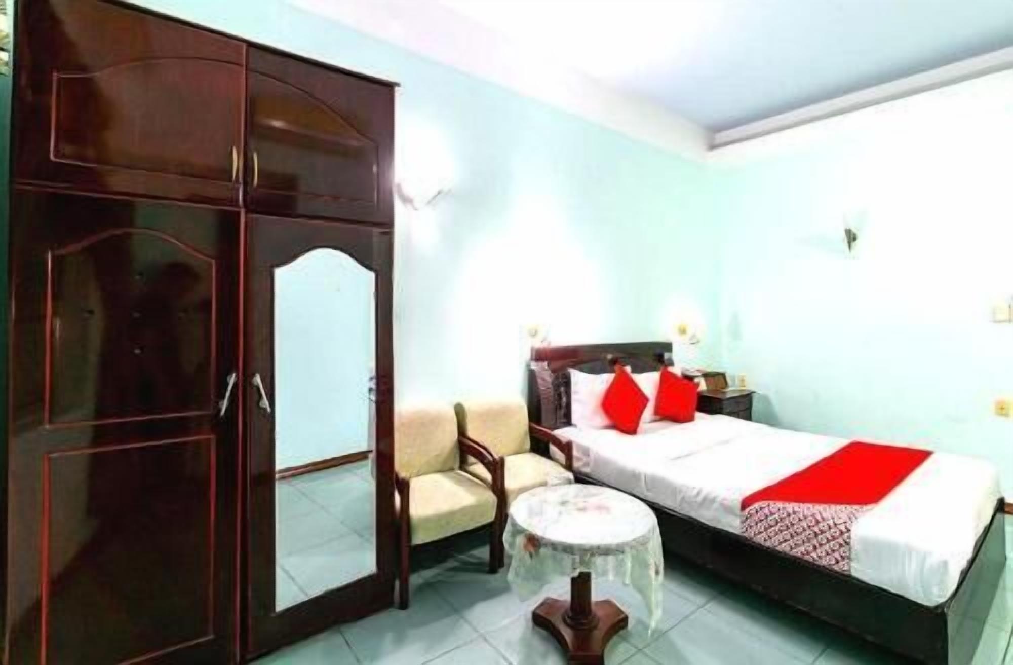 Minibar, desk, free WiFi