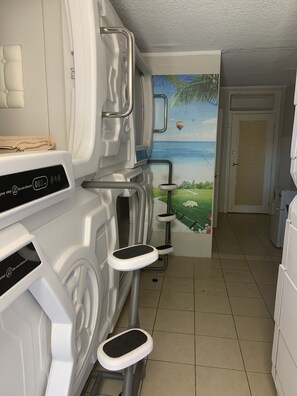 Comfort Room | Individually furnished, desk, iron/ironing board, free WiFi - Central Jetty Motel (Long Jetty)
