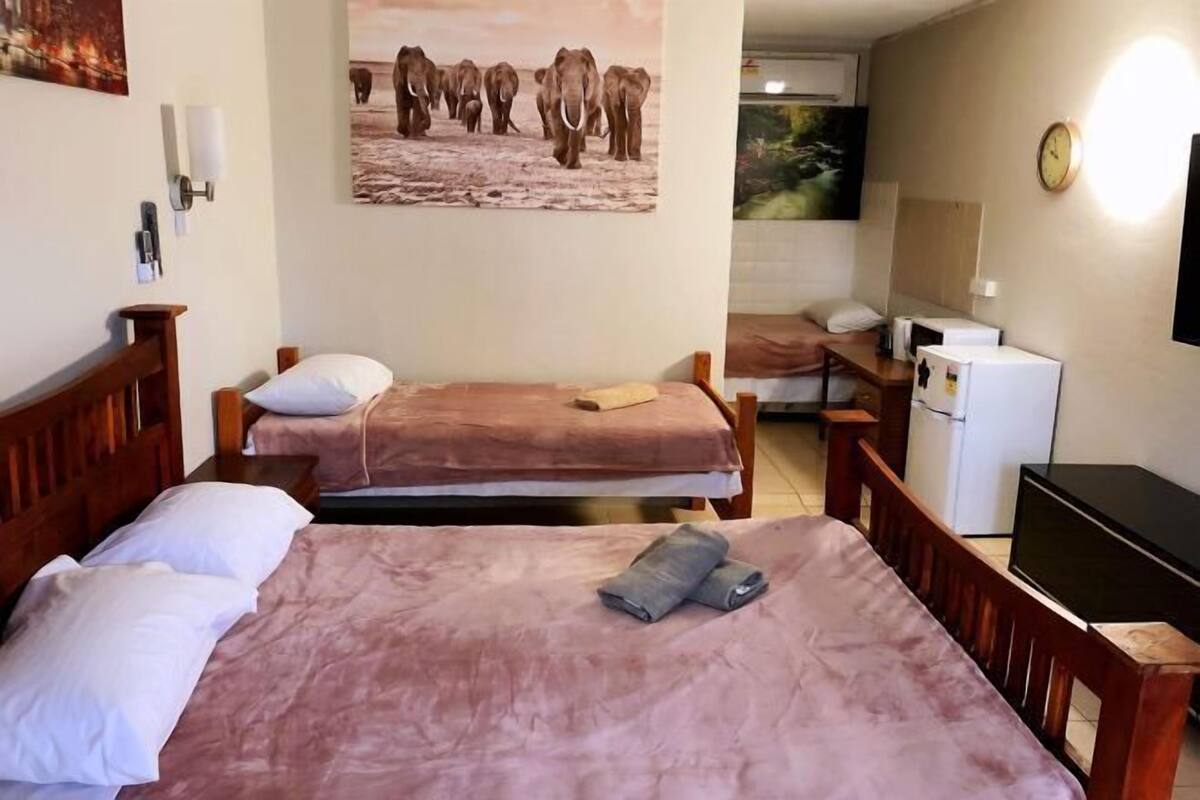 Ameublement personnalisé, bureau, fer et planche à repasser