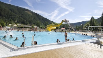Piscine extérieure (ouverte en saison)