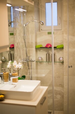Comfort Apartment | Bathroom