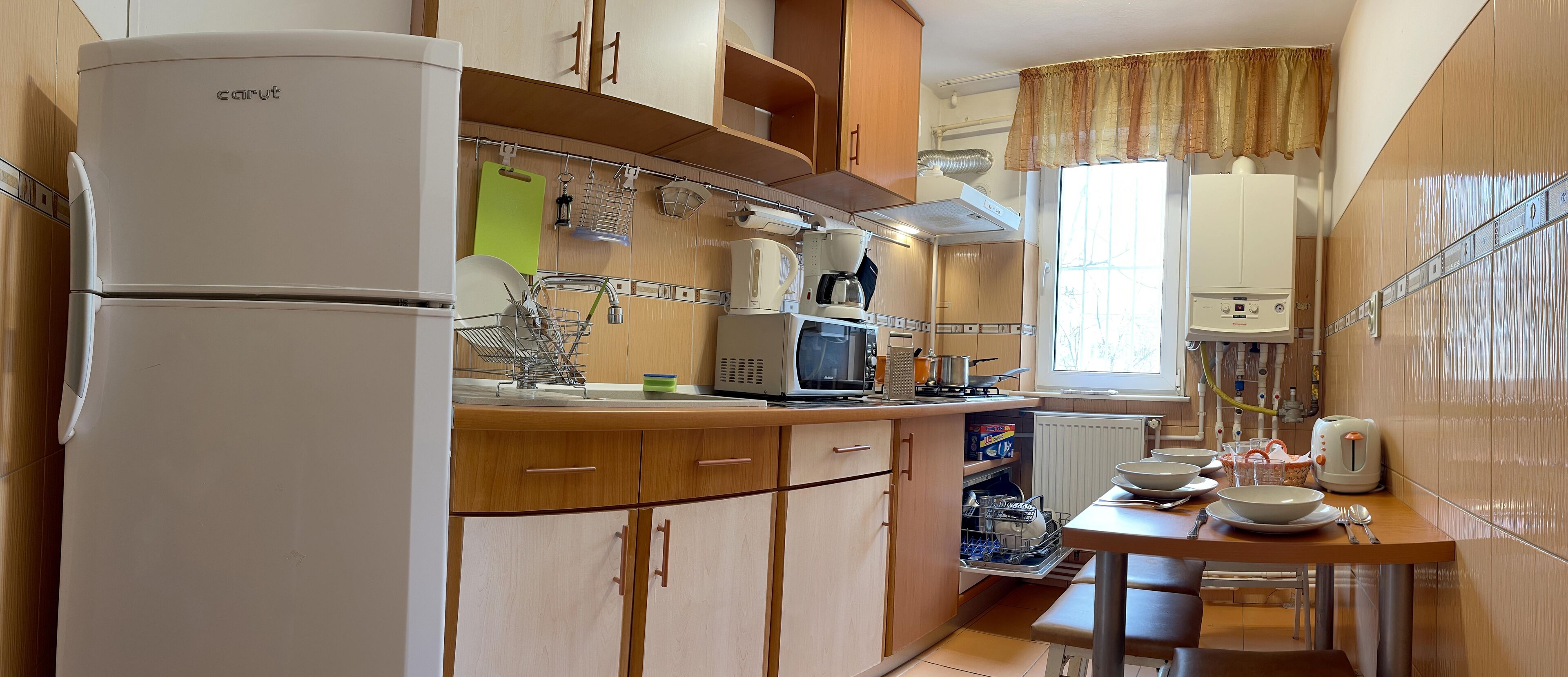 City Apartment | Private kitchen | Full-size fridge, microwave, stovetop, dishwasher