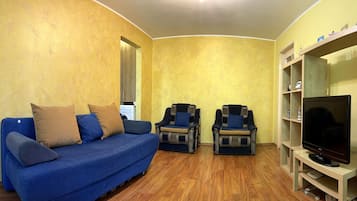 City Apartment | Living room | 81-cm LCD TV with digital channels, TV