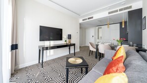 Apartment (G305) | Wohnbereich | Flachbildfernseher