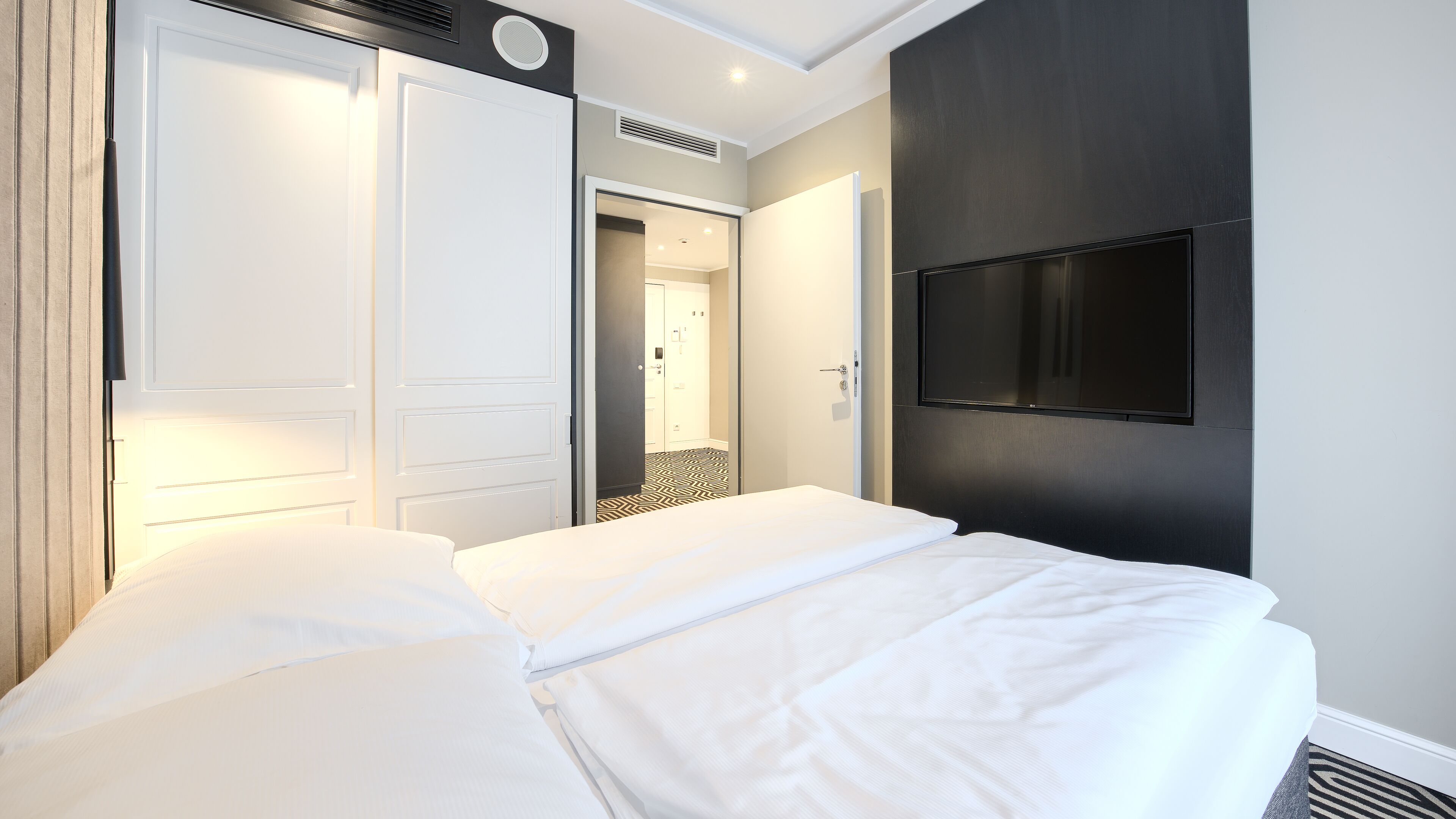 1 habitación, decoración personalizada y muebles diferentes 