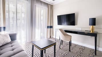 Apartment (E106) | Living area | Flat-screen TV