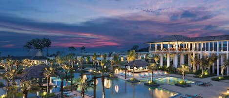 2 outdoor pools, free pool cabanas, pool umbrellas