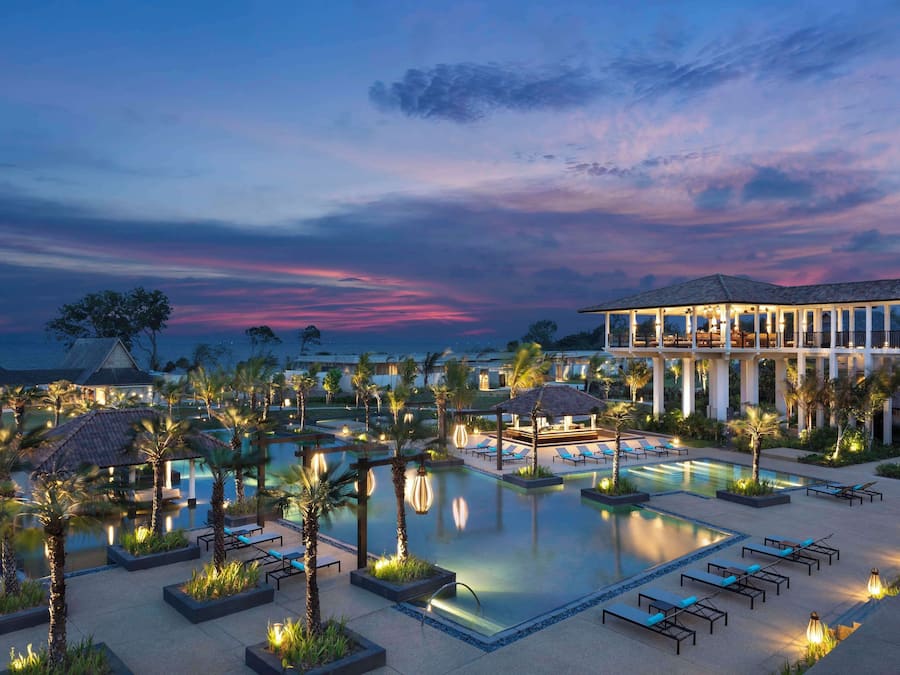 2 piscines extérieures, cabanons gratuits, parasols de plage